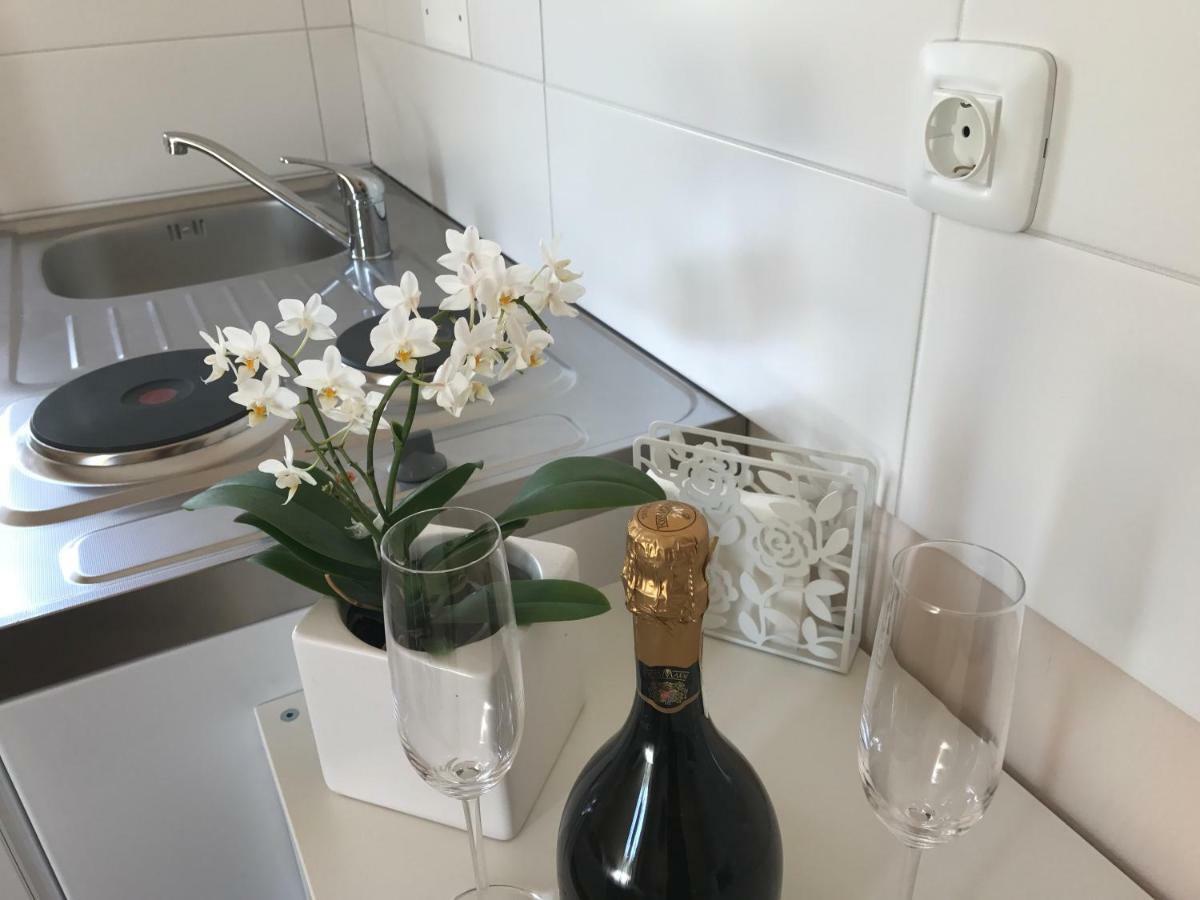 Linden Garden Apartment โพสโตยนา ภายนอก รูปภาพ