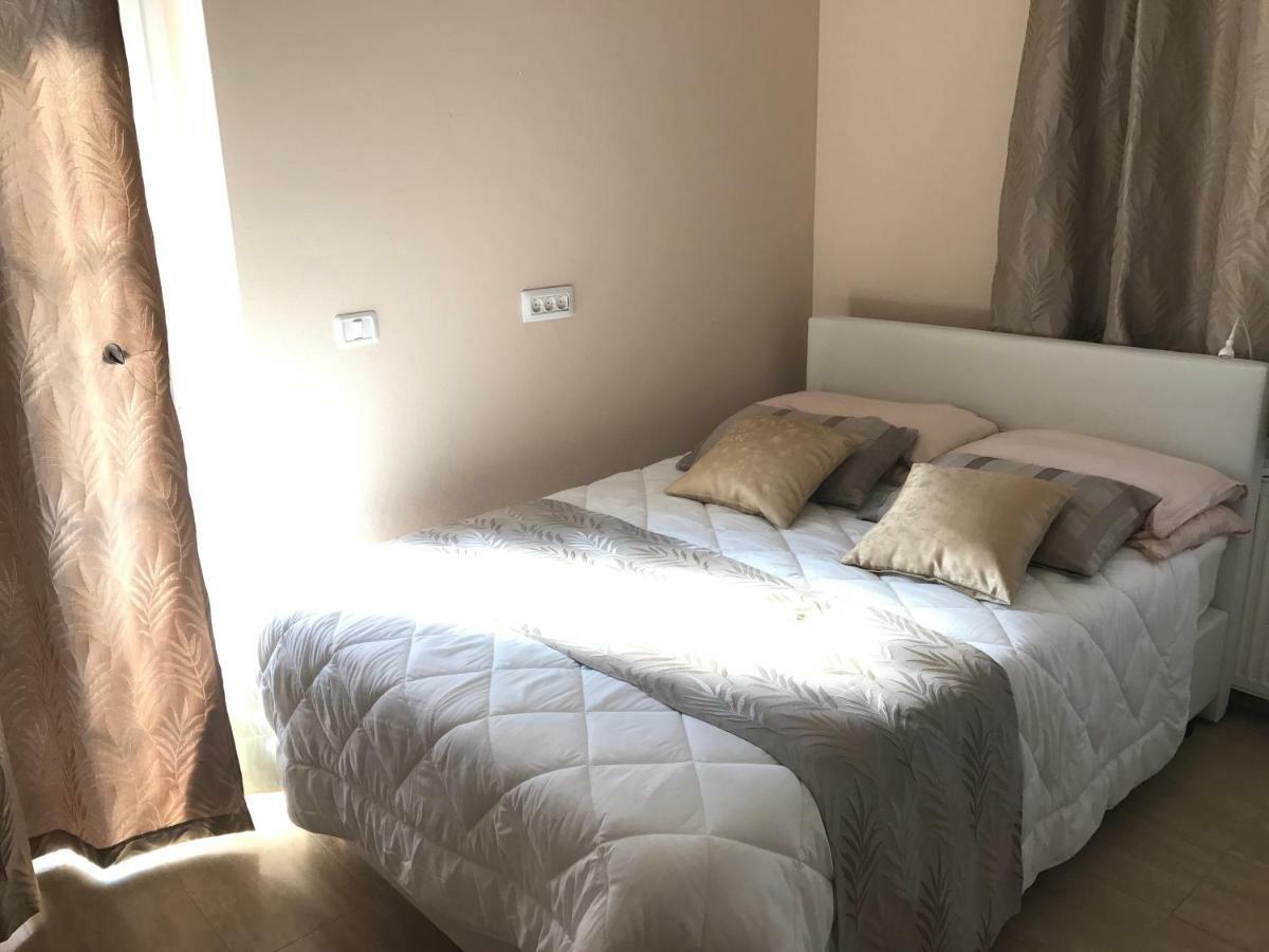 Linden Garden Apartment โพสโตยนา ภายนอก รูปภาพ