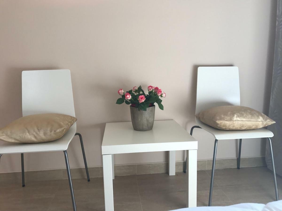 Linden Garden Apartment โพสโตยนา ภายนอก รูปภาพ
