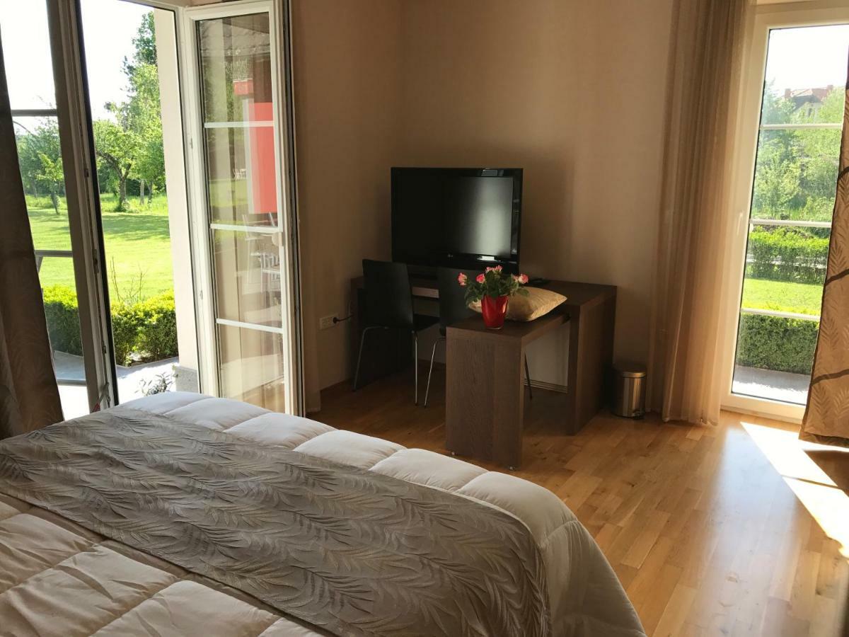 Linden Garden Apartment โพสโตยนา ภายนอก รูปภาพ